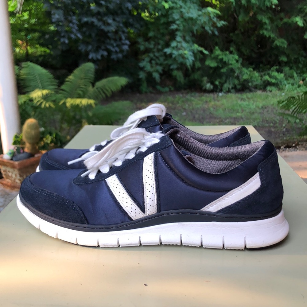 Vionic blue suede round toe athletic shoe Great used condition. Minor wear